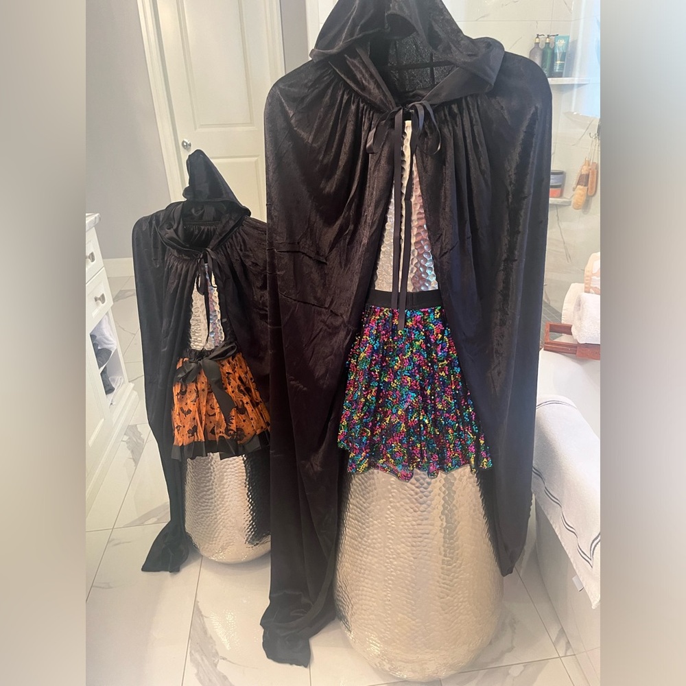 Two sisters Halloween sets size small and medium children’s new ! Unworn